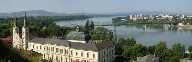 65 Esztergom (Ostřihom), pohled od baziliky na Dunaj a Štúrovo,  06.07.11
